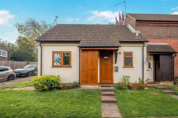 1 Bedroom Terraced Bungalow For Sale In The Camellias, Banbury, OX16