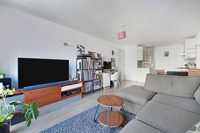 1 Bedroom Flat To Rent In New River Village, Hornsey, N8