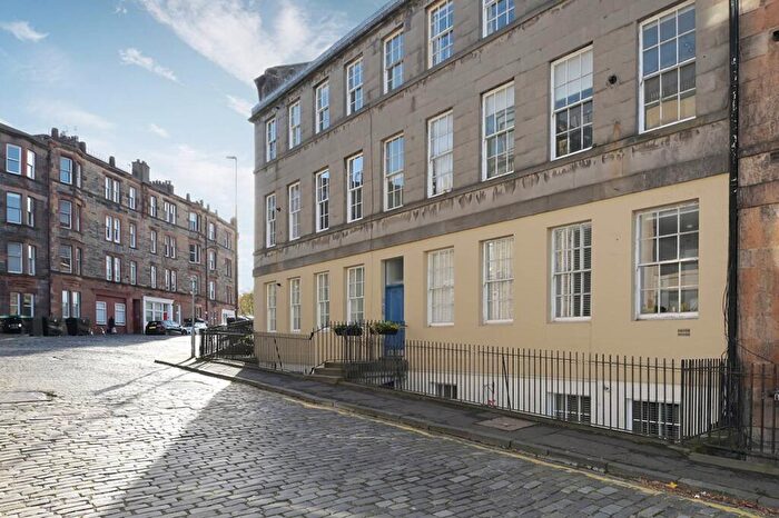 3 Bedroom Flat For Sale In E Canon Street, Canonmills, Edinburgh, EH3