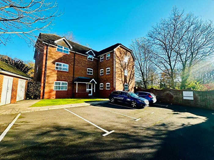 2 Bedroom Flat To Rent In Chelveston Crescent, Southampton, Hampshire, SO16