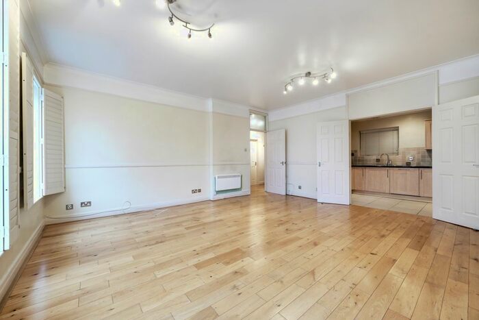 2 Bedroom Flat To Rent In Devonhurst Place, Heathfield Terrace, London, W4