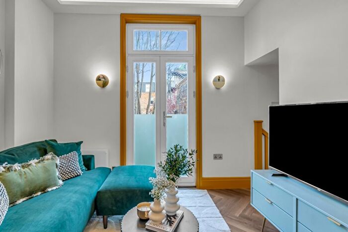 1 Bedroom Flat To Rent In Brackenbury Village, W6