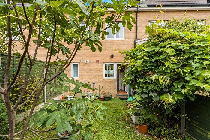 3 Bedroom Terraced House For Sale In Swaton Road, London, E3