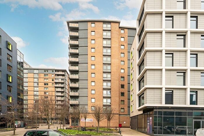 2 Bedroom Flat For Sale In Victoria Road, Acton, W3