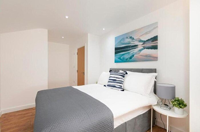 5 Bedroom Flat To Rent In Sydney Road Enfield, EN2