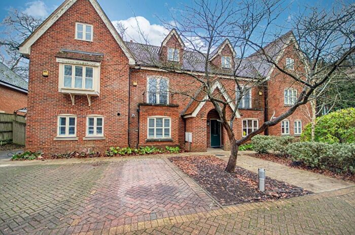 3 Bedroom Town House For Sale In Bassett Green Road, Bassett Green, Hampshire, SO16