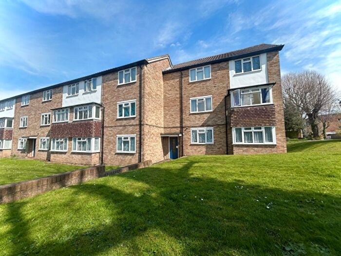 2 Bedroom Flat To Rent In St. James Road, Sutton, SM1