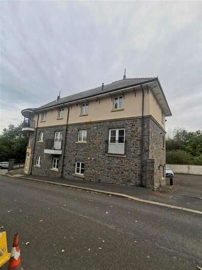 1 Bedroom Flat For Sale In Crown Way, Llandarcy, Neath, SA10