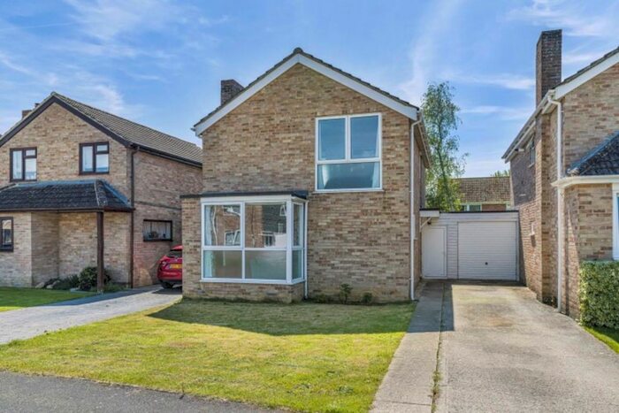 3 Bedroom Link Detached House For Sale In Freeborn Close, Kidlington, OX5