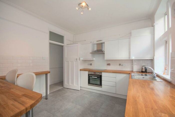 3 Bedroom Flat To Rent In Hazelbourne Road, Clapham, SW12