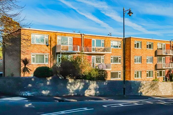2 Bedroom Flat For Sale In Beach Road, Penarth, CF64