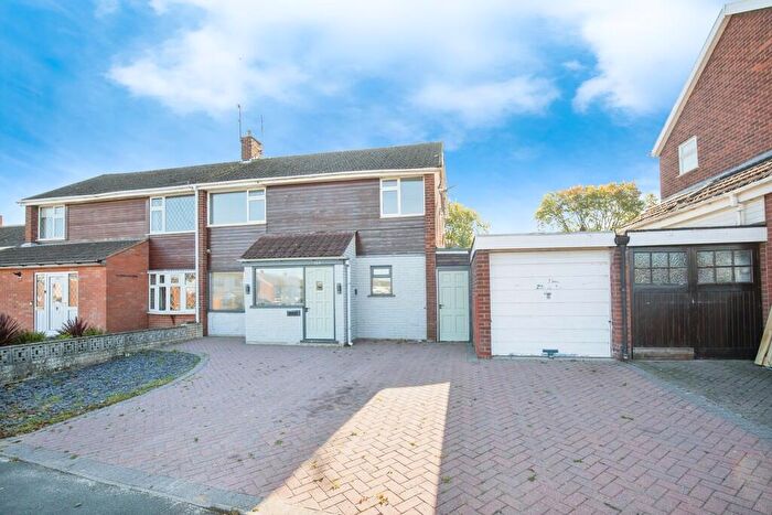 3 Bedroom Semi-Detached House For Sale In Lister Road, Atherstone, CV9