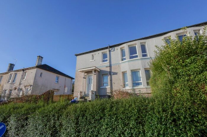 3 Bedroom Flat To Rent In Harport Street, Thornliebank, Glasgow, G46