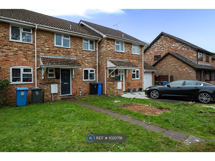 3 Bedroom Terraced House To Rent In Wheelers Hill, Hook, RG27