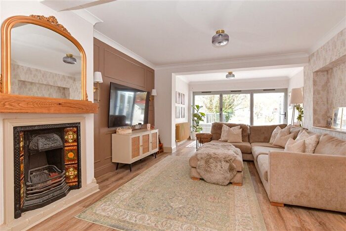 3 Bedroom Semi-detached House For Sale In Station Road, Eynsford, Dartford, Kent, DA4