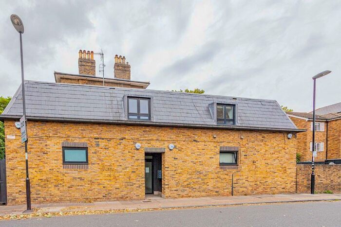 2 Bedroom Flat To Rent In Lewisham Way, London, SE4