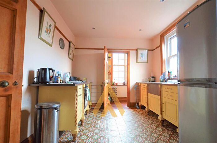 3 Bedroom Flat To Rent In Hagley Court, B16