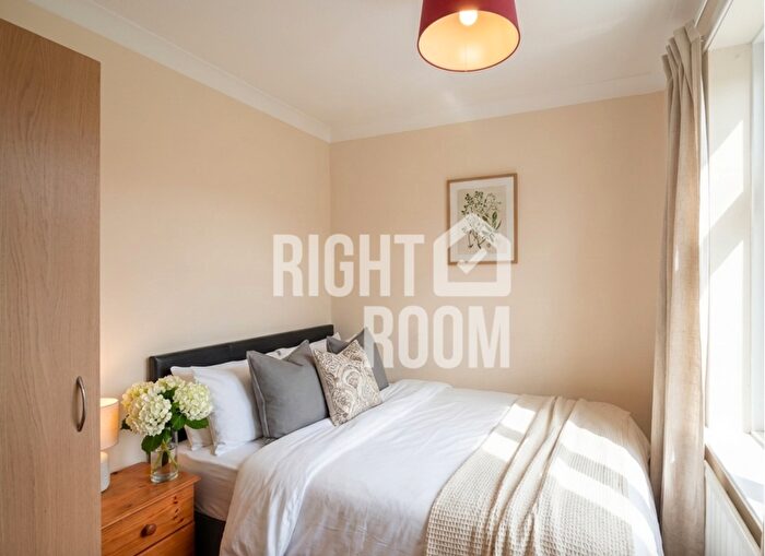 2 Bedroom Flat To Rent In Bed Flat, Dale Valley Road, Southampton, SO16