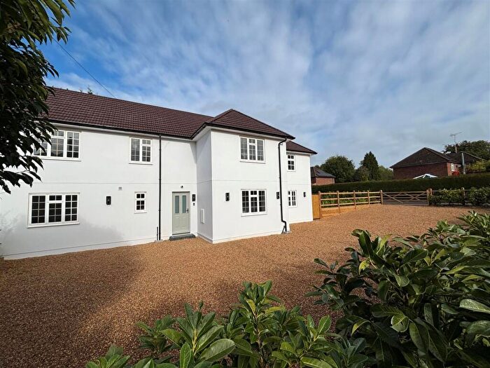 4 Bedroom Semi-Detached House For Sale In Hunters Close, Bovingdon, Hemel Hempstead, HP3