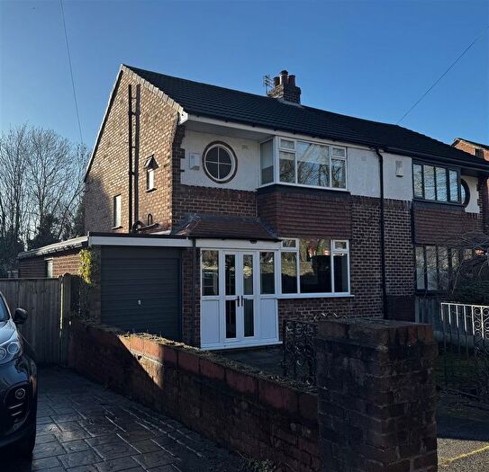 3 Bedroom Semi Detached House For Sale In Darnton Road, Ashton-Under-Lyne, OL6