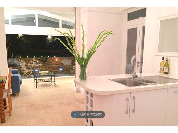 2 Bedroom Flat To Rent In Wimborne Gardens, London, W13