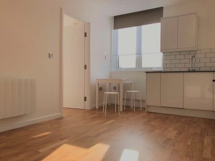 1 Bedroom Flat To Rent In Bath Road, Slough, SL1