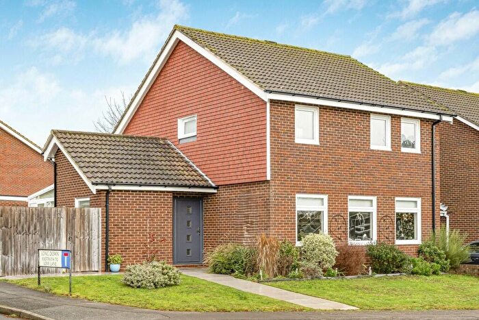 4 Bedroom Link Detached House For Sale In Moggs Mead, Petersfield, Hampshire, GU31