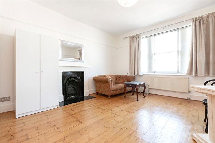 Studio To Rent In Elsham Road, Holland Park, W14