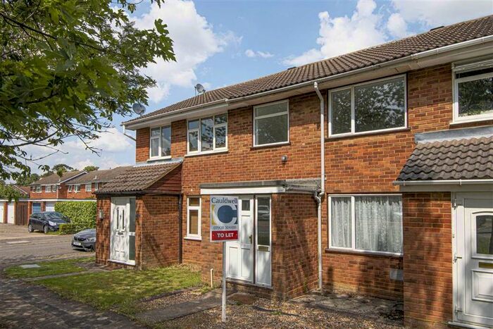 3 Bedroom Semi-Detached House To Rent In Glenwoods, Newort Pagnell, Milton Keynes, MK16