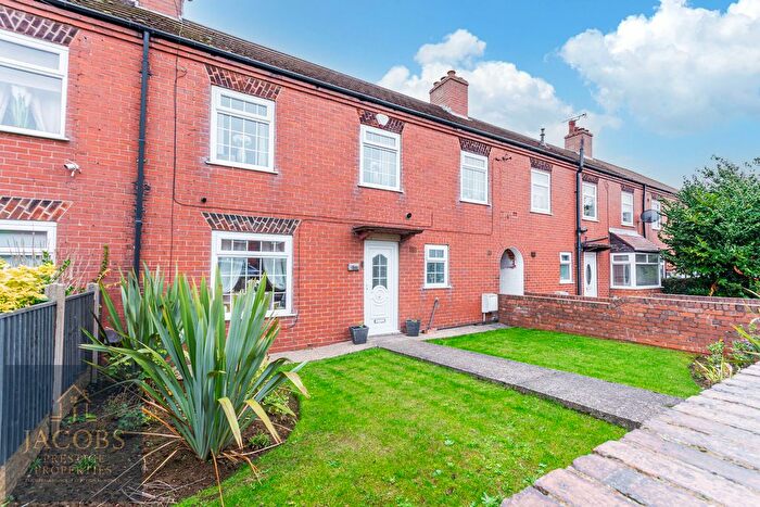 3 Bedroom Semi Detached House For Sale In South Avenue, Shirebrook, Mansfield, Nottinghamshire, NG20