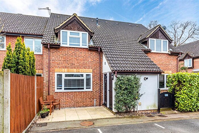 1 Bedroom Terraced House For Sale In Monks Crescent, Addlestone, KT15