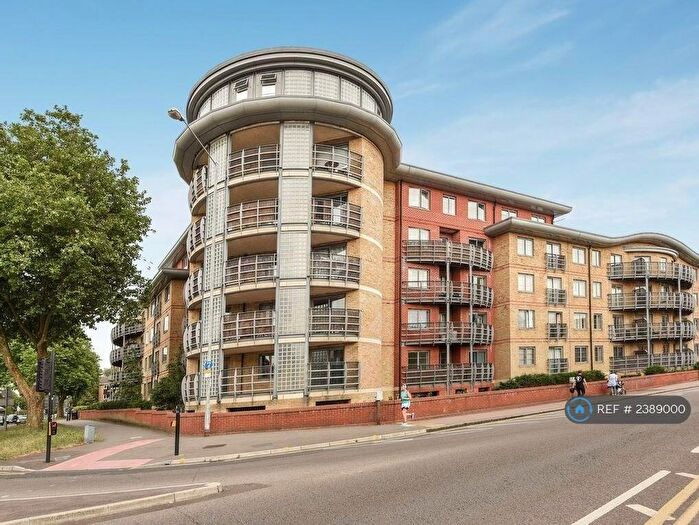 2 Bedroom Flat To Rent In Jubilee Square, Reading, RG1