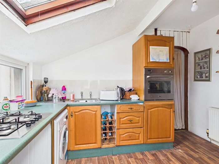 2 Bedroom Apartment For Sale In Victoria Avenue, Porthcawl, CF36