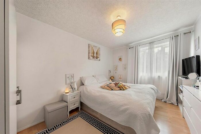 2 Bedroom Flat To Rent In Tildesley Road, London, SW15