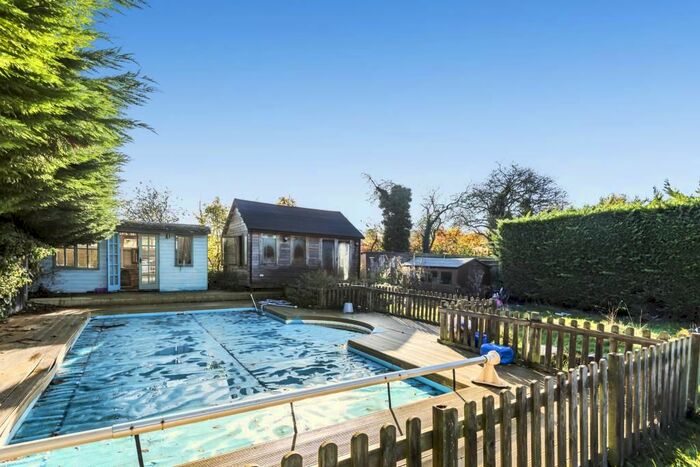 6 Bedroom Detached House For Sale In Newbury, Berkshire, RG14