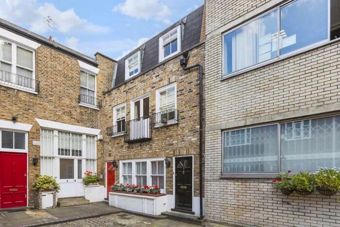 Studio To Rent In Hereford Mews, London, W2