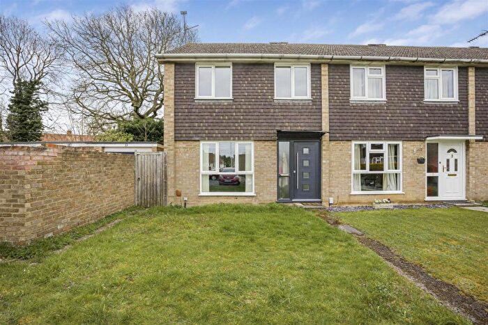 3 Bedroom Town House For Sale In Langford Close, Emmer Green, Reading, RG4