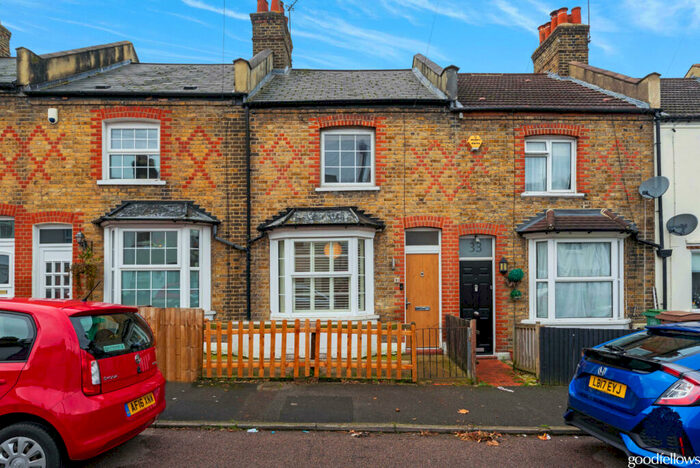 2 Bedroom Terraced House To Rent In Warwick Road, Sutton, SM1