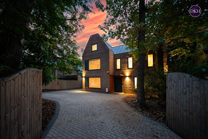 6 Bedroom Detached House For Sale In Hempstead Road, Watford, Hertfordshire, WD17