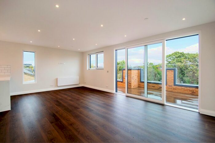 3 Bedroom Maisonette To Rent In Robinson Road, Tooting, London, SW17