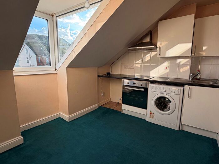 1 Bedroom Flat To Rent In Folkestone Road, Dover, CT17