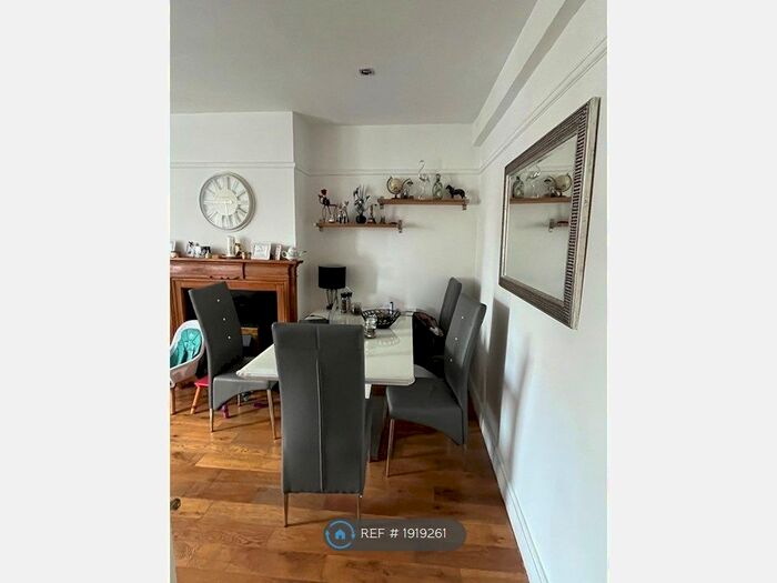 3 Bedroom Maisonette To Rent In Dunstants Hill, Sutton, SM1