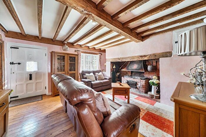 3 Bedroom Detached House For Sale In Havant Road, Hayling Island, PO11