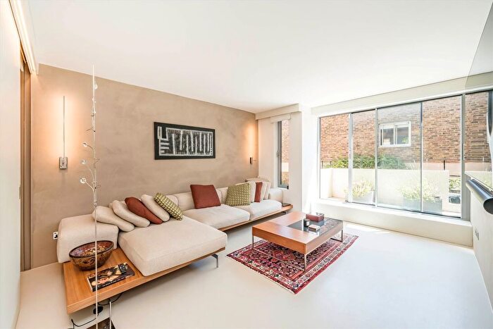 4 Bedroom Property To Rent In Shaftesbury Mews, Kensington, W8