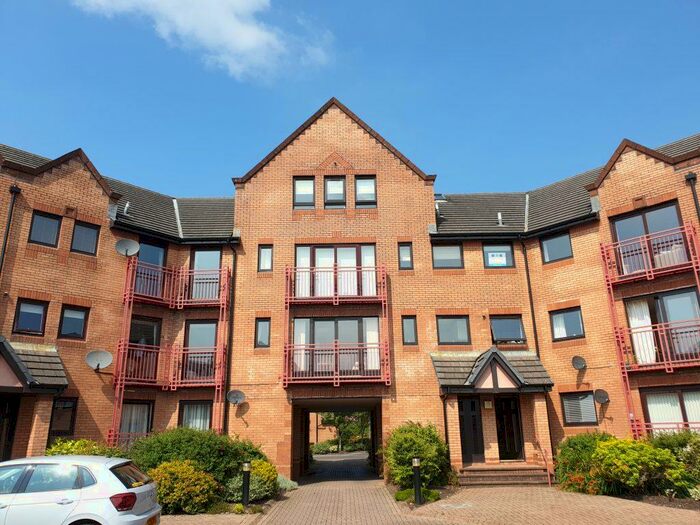 3 Bedroom Flat To Rent In Curlinghall, Largs, KA30