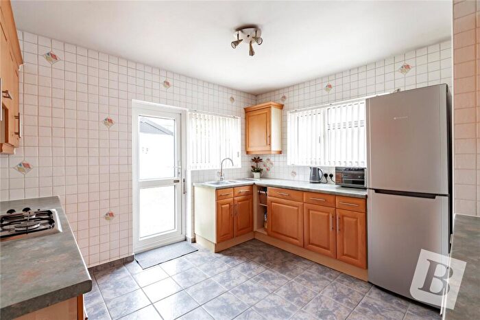 3 Bedroom Bungalow For Sale In Derby Avenue, Upminster, RM14