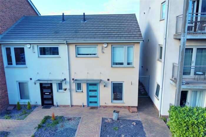 2 Bedroom End Of Terrace House To Rent In Birdwood Avenue, Dartford, Kent, DA1