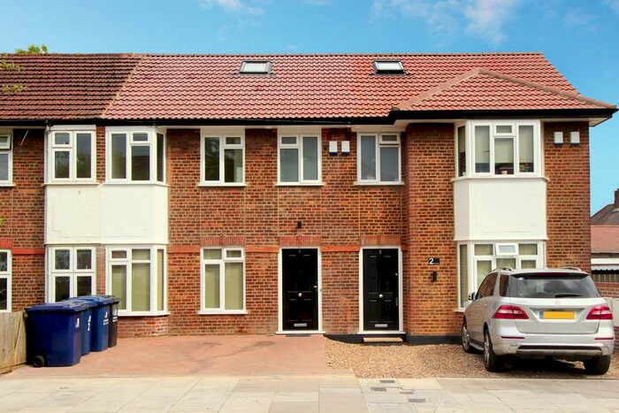 2 Bedroom Flat To Rent In Carlisle Avenue, London, W3