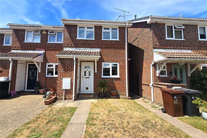 2 Bedroom End Of Terrace House For Sale In Youngs Drive, Ash, Surrey, GU12