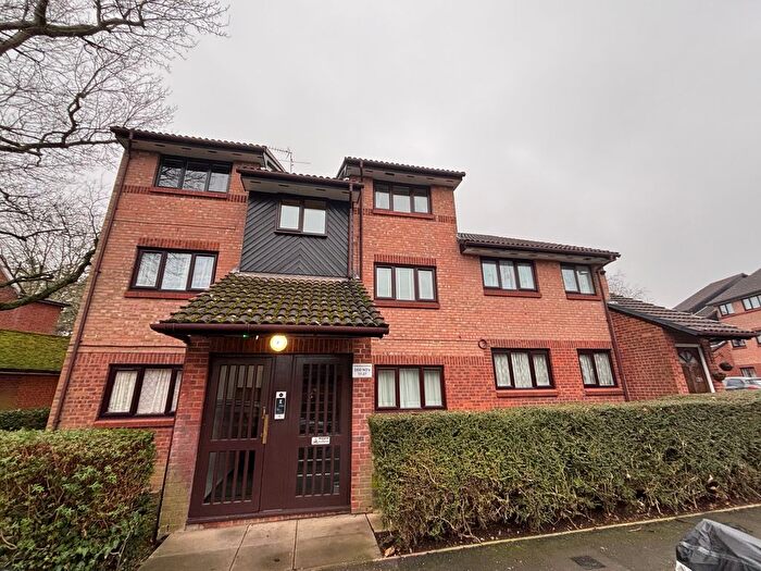 1 Bedroom Flat To Rent In Chasewood Avenue, Enfield, EN2